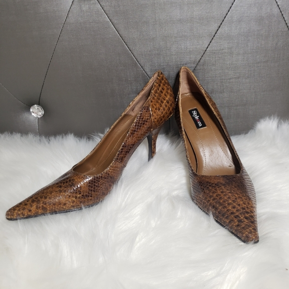 Style & Co. Snake texture leather heels - Picture 5 of 14